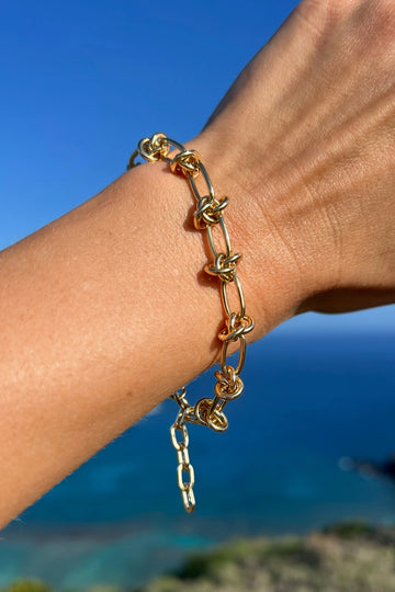 KNOT BRACELET